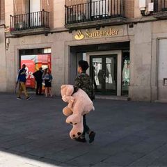 Parejas raras, aulas sin profes y un humo denso