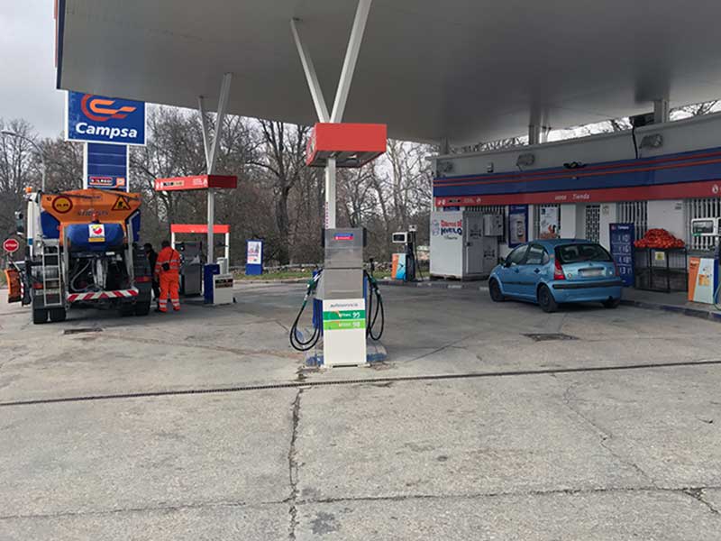 Atracan a punta de cuchillo la gasolinera de la Granja | Acueducto2