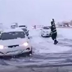 Los militares rescatan más de 3.000 coches atrapados en la AP6