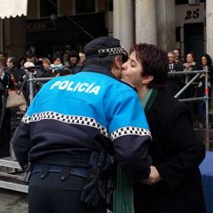 Si es por elegir, mejor besos que cuchillos