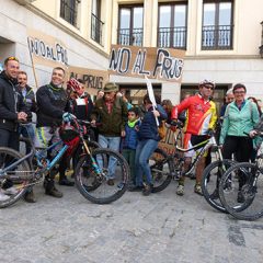 Los ciclistas convocan manifestaciones mensuales contra el PRUG del Guadarrama