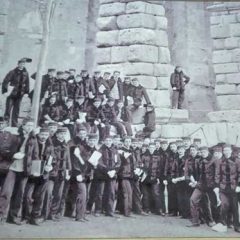 Una alcaldesa clonada, un hombre ilustrado y gentes con el culo al aire