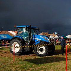 Virtuosos del tractor en Escarabajosa