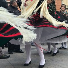 Cuando hay baile se ve algo del refajo