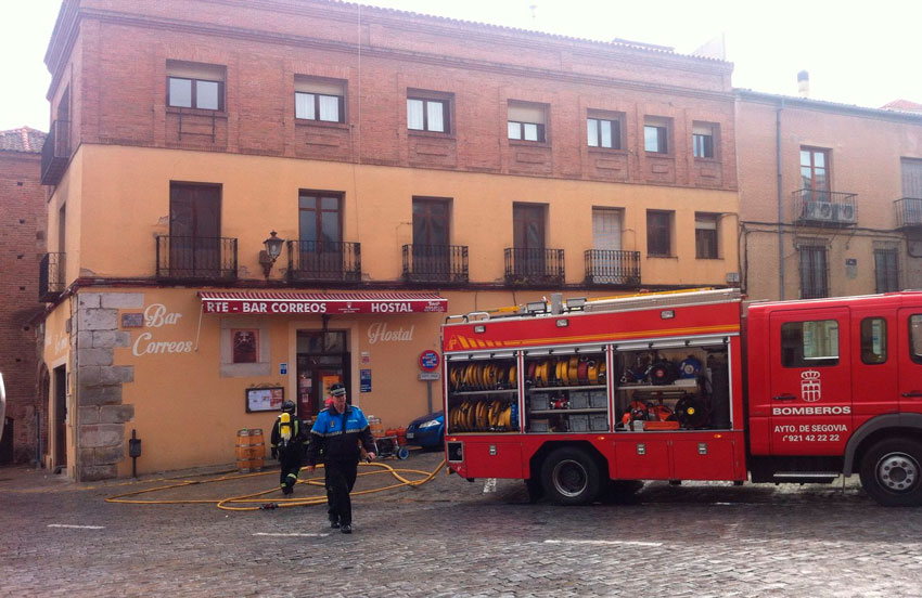 El fuego destruye la cocina del recientemente renovado Bar Correos