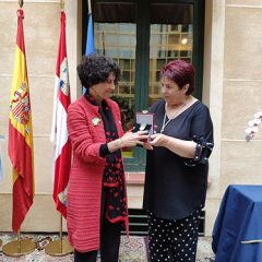 La aecc comparte la Medalla de Oro de la ciudad con la sociedad segoviana