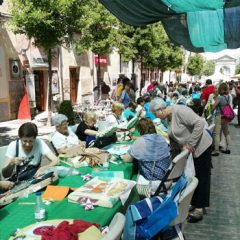 Un centenar de encajeras se dan cita en La Granja
