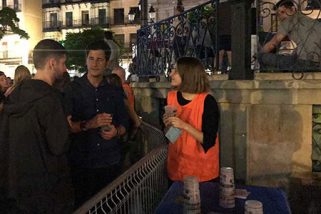 Los hosteleros de la plaza Mayor volverán a usar vasos reutilizables en las fiestas