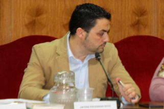 Acusan al alcalde de El Espinar de usar a la policía para acallar protestas por privatizar el agua