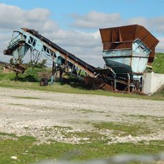 ‘No más mierda alerta’ del contaminante abandono de la planta de Fuentepelayo