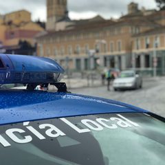 Conductor ebrio provoca un accidente en la plaza de Artillería