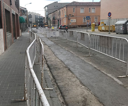 La calle Santa Teresa, cortada al tráfico para reparar un hundimiento