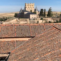 ¿Por qué en Segovia las tejas se colocan al revés?