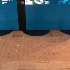 Achacan al Hay Festival daños a una lápida de San Juan de los Caballeros