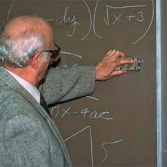 Cuatro docentes jubilados volverán a las aulas como “profesores honorarios”