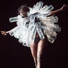 Museg cerrará este año con una performance con un millar de botellas