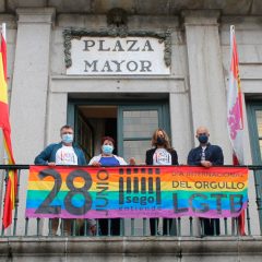 Segoentiende anima a los alcaldes a colgar la pancarta multicolor para el Día del Orgullo