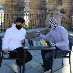 Rey Enigma se enroca por el ajedrez femenino