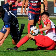 Victoria con sufrimiento ante el Arosa