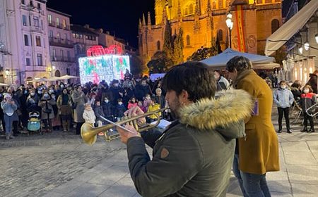 Segovia ya tiene luz de Navidad