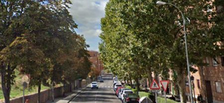 La carretera de Villacastín limitará la velocidad a 30 km/h y sumará badenes e iluminación