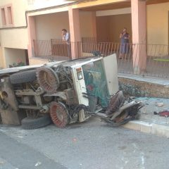 Vuelca la “barredora” de La Granja por un problema en los frenos
