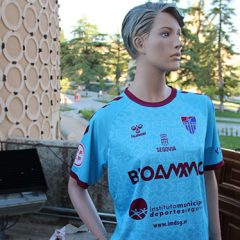 Homenaje al esgrafiado segoviano en la equipación de la Gimnástica