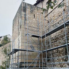 Comienza la consolidación de una torre de la muralla junto a la puerta de San Andrés
