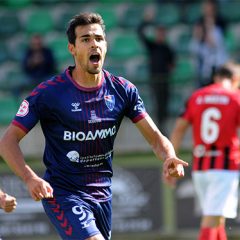 La Segoviana tumba al líder Melilla en un gran encuentro (2-1)