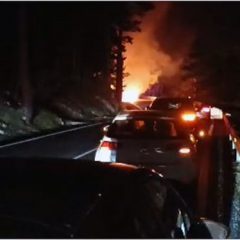 Arde un coche en la carretera de Navacerrada