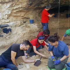 El yacimiento del Abrigo de San Lázaro cumple la quinta campaña de excavaciones