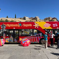 El PSOE propone una tasa para autobuses turísticos