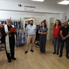 Del ropero a Moda Re-, Caritas abre en Segovia su tienda de ropa solidaria