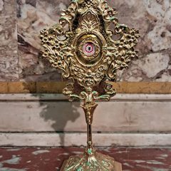 El Claret cede una reliquia del milagro de San Antonio a la iglesia de La Granja