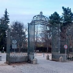 Patrimonio repone las rejas ‘atropelladas’ en la entrada al palacio de La Granja