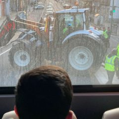 Los antidisturbios detienen la tractorada segoviana en el Alto del León