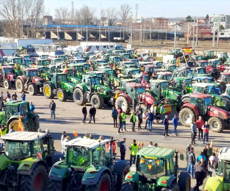 Las protestas de los agricultores paralizan las salidas de varias capitales del país