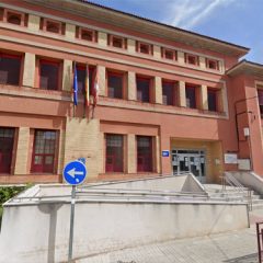 Más dinero para iglesias que para colegios: IU cuestiona las prioridades de la Diputación
