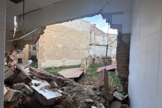 Un derrumbe afecta al Ayuntamiento y provoca el desalojo de viviendas