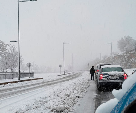 La nevada sorprende a Segovia y colapsa las carreteras