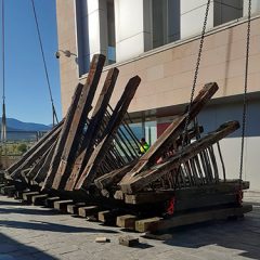 El escultor Ibarrola deja su impronta en la estación de Guiomar