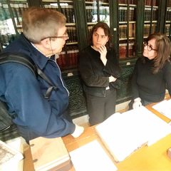 La experta en incunables Ingrid Dossing visita la biblioteca de la Diputación