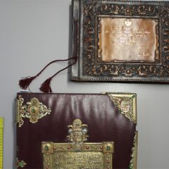 Detenidos en el Real Sitio tras robar tres libros de gran valor histórico