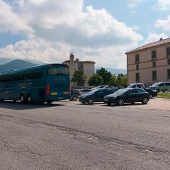 Padres de Valsaín denuncian continuos retrasos en el transporte escolar al IES Peñalara