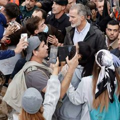 Sánchez y los Reyes visitan Paiporta en medio de la indignación ciudadana