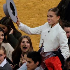 Aguilafuente rinde homenaje a la novillera Olga Casado con una nueva peña taurina