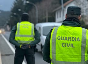 Dos detenidos tras tirar la droga y huir en sentido contrario en Navas de San Antonio