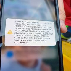 Alerta en La Pinilla ante el avance del fuego que ya ha arrasado 2.000h en Pico del Lobo