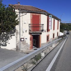 Cerezo de Abajo defiende que la solución a la farmacia pasa por construir un nuevo edificio