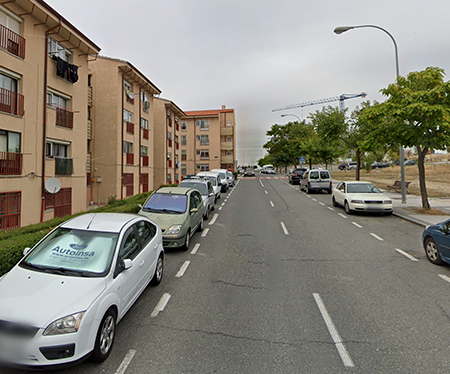 Dos heridos en un accidente entre dos turismos en la calle Mirasierra